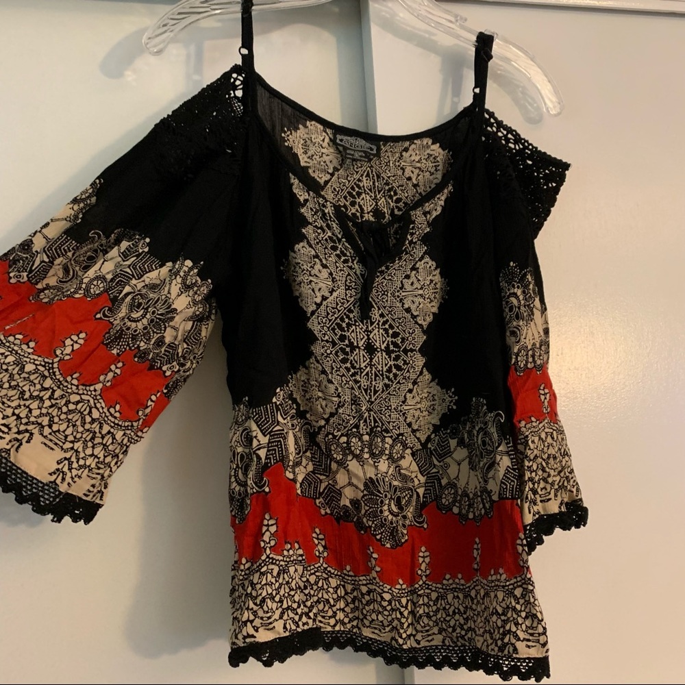 Off the shoulder float blouse